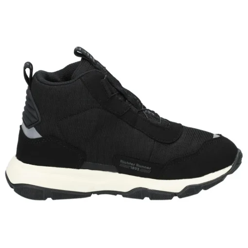 Sneaker hoch