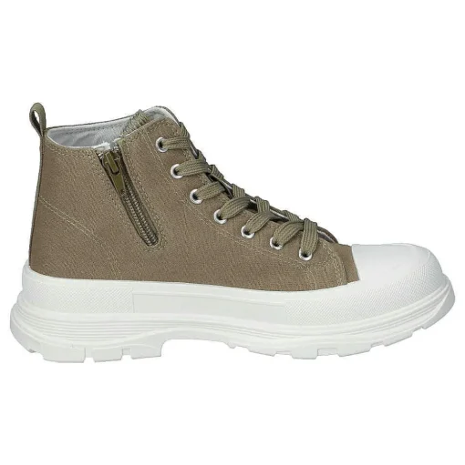 Sneaker hoch
